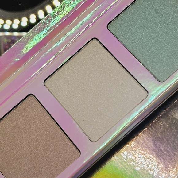 Essence Go for the Glow Highlighter Palette - Picture 5 of 5